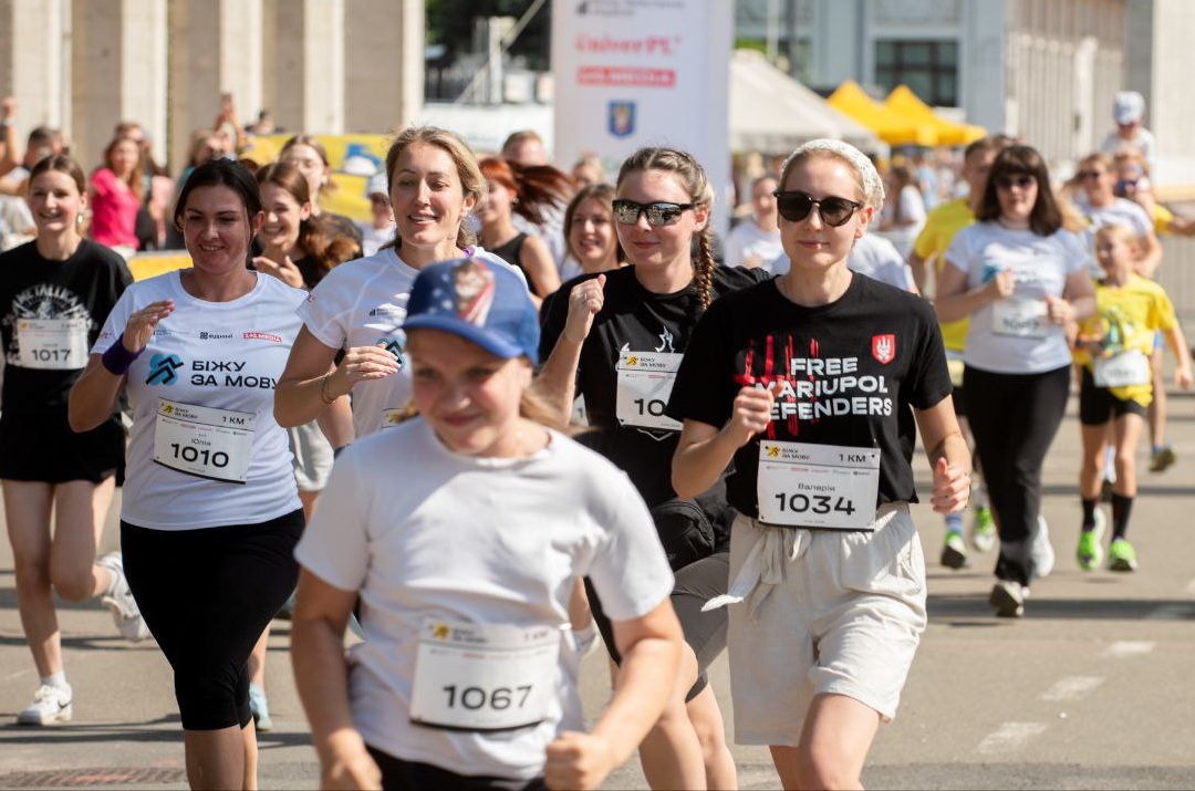 Оборонці Маріуполя долучилися до забігу "Біжу за мову" на підтримку військовополонених